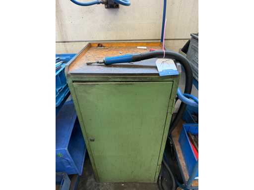 Werkstattschrank mit Inhalt